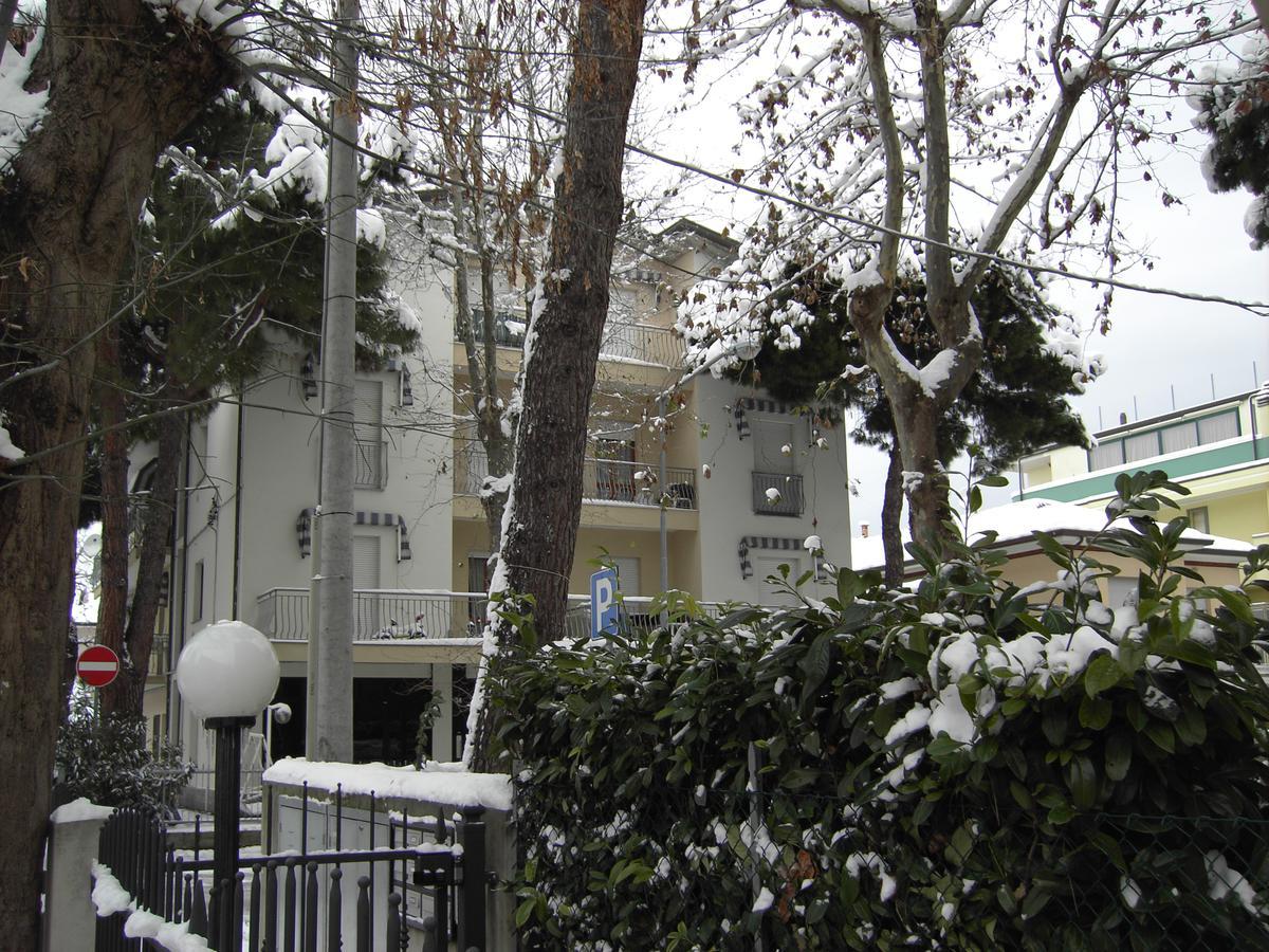 Residence Monaco Appartamenti Rimini Exteriör bild
